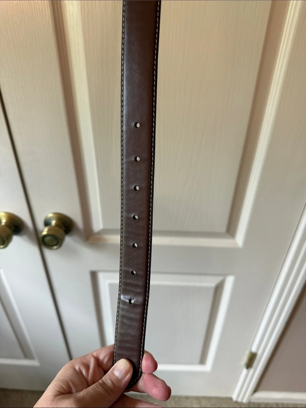 E29 Men's Brown Leather Belt with Contrast Stitching